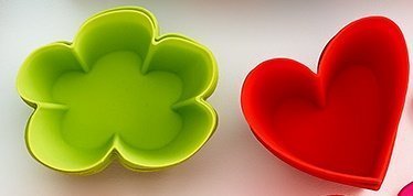 Набор форм для маффинов "Сердце и Облако" AGATHA Lekue, 12 шт, красный и зеленый