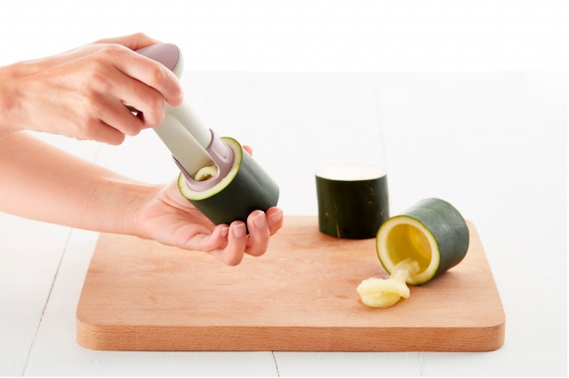 Нож Lekue для удаления сердцевины из овощей и фруктов